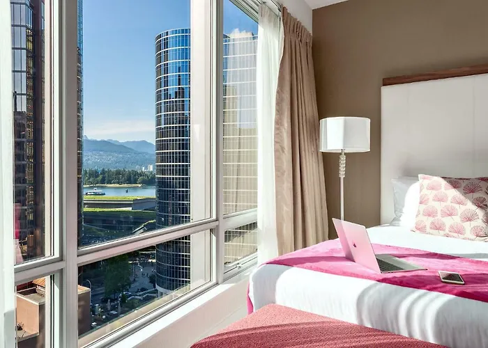 Auberge Vancouver Hotel